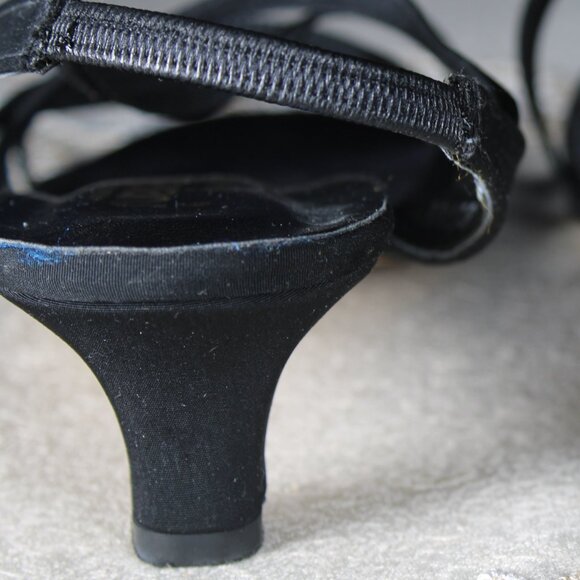 California Magdesians® Black Suede Strappy Sandals Size 9 WW - Picture 3 of 11